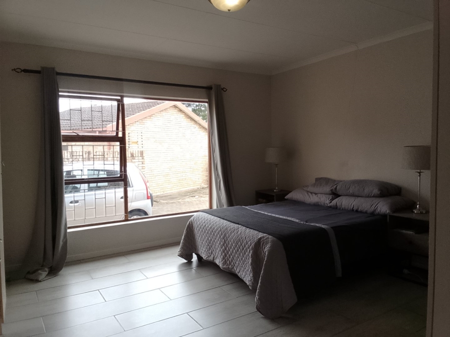 To Let 3 Bedroom Property for Rent in Loerie Park Western Cape